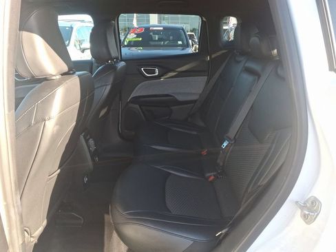 Used 2024 Jeep Compass Latitude AWD/4WD image 10
