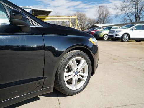 Used 2018 Ford Fusion SE w/ Fusion SE Technology Package image 28