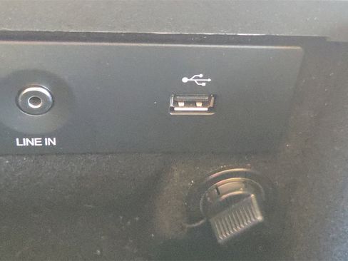 Used 2018 Ford Taurus SE image 32