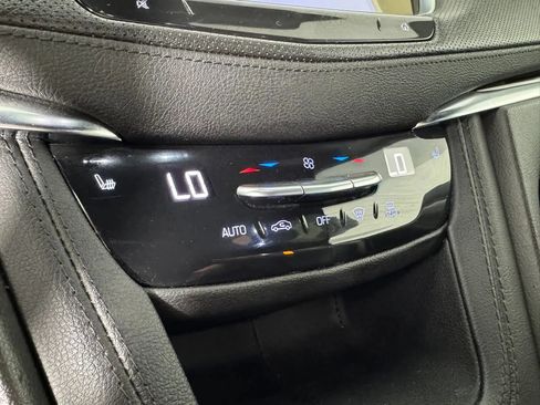 Used 2023 Cadillac XT6 Luxury AWD/4WD image 21