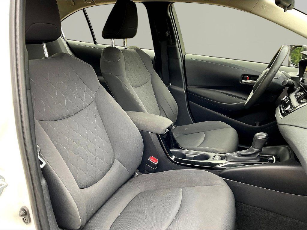 Used 2021 Toyota Corolla LE FWD image 31