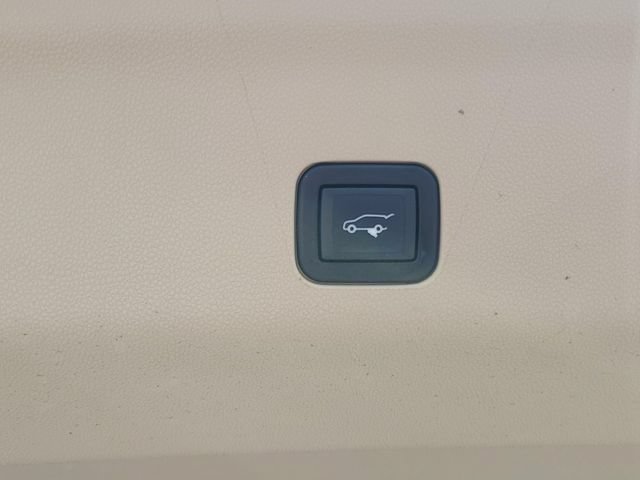 Used 2021 Cadillac Escalade Premium Luxury AWD/4WD image 34