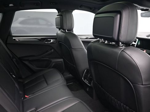 Used 2025 Porsche Macan AWD/4WD image 7