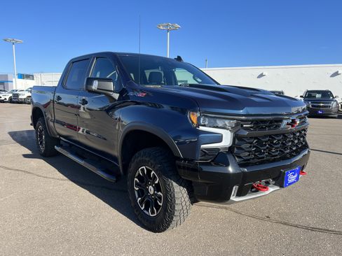 Used 2023 Chevrolet Silverado 1500 ZR2 image 3