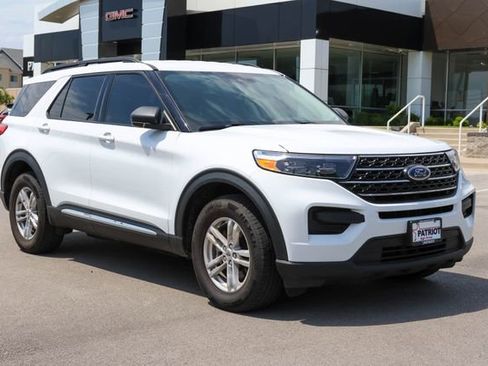Used 2022 Ford Explorer XLT AWD/4WD image 1