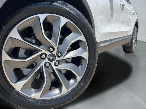 Certified 2022 Lincoln Nautilus Reserve AWD/4WD image 34