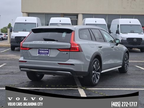 Certified 2025 Volvo V60 B5 Cross Country Ultra AWD/4WD image 5