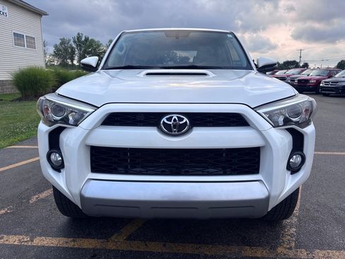 Used 2018 Toyota 4Runner SR5 AWD/4WD image 3