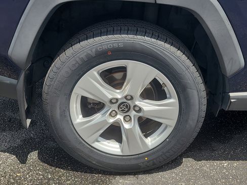 Used 2019 Toyota RAV4 XLE w/ Convenience Package AWD/4WD image 8
