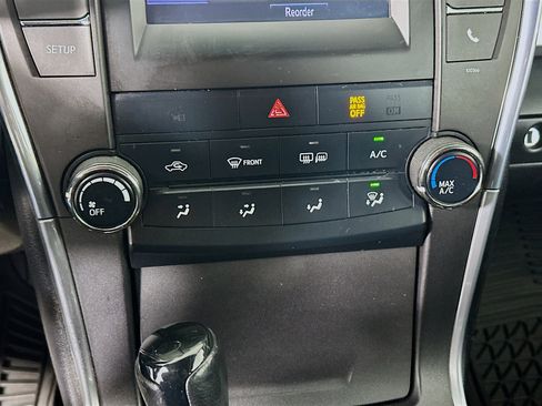 Used 2015 Toyota Camry SE FWD image 21