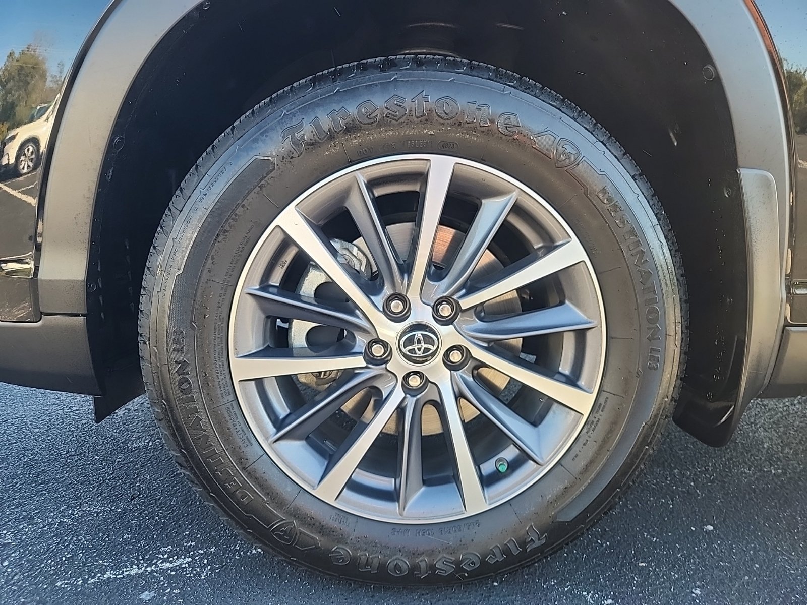 Used 2019 Toyota Highlander XLE AWD/4WD image 17