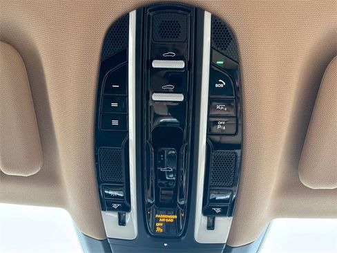 Used 2023 Porsche Panamera image 35