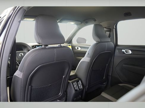 New 2025 Volvo EX40 Core w/ Climate Package image 18