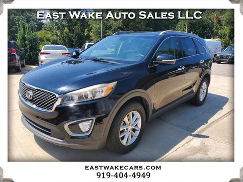 Used 2018 Kia Sorento FWD image 1