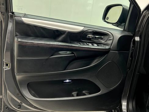 Used 2019 Dodge Grand Caravan GT FWD image 15