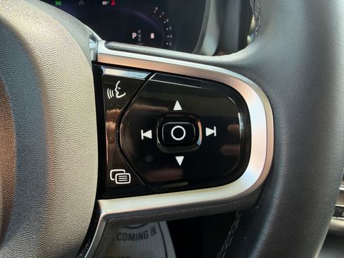 Used 2023 Volvo XC60 B5 Plus AWD/4WD image 10