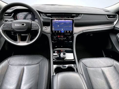 Used 2023 Jeep Grand Cherokee L Limited w/ Black Appearance Package image 10