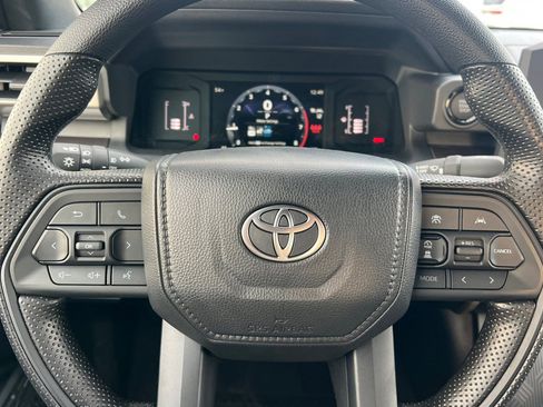 Used 2025 Toyota Tacoma SR5 AWD/4WD image 19