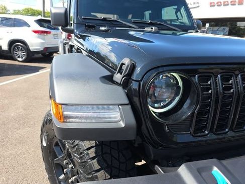 Used 2024 Jeep Wrangler Unlimited AWD/4WD image 25