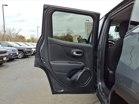 Certified 2023 Jeep Renegade Latitude image 15