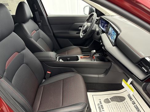 New 2026 Nissan Kicks SR image 12