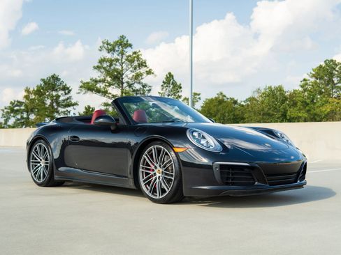 Used 2018 Porsche 911 Carrera 4S image 32