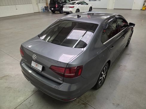 Used 2017 Volkswagen Jetta SE image 7