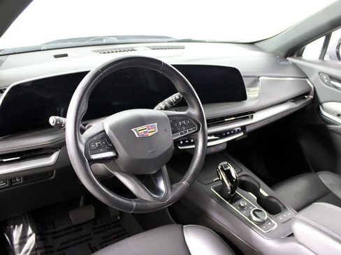 Used 2024 Cadillac XT4 Premium Luxury image 7