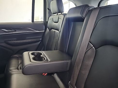 Used 2024 Jeep Grand Cherokee Limited image 30