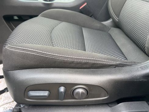 Used 2023 GMC Terrain SLE w/ Driver Convenience Package image 22