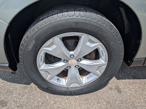 Used 2014 Subaru Forester 2.5i Premium w/ All-Weather Package AWD/4WD image 9