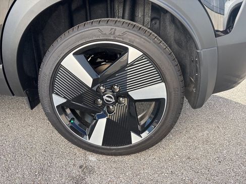 New 2025 Nissan Kicks SR FWD image 9