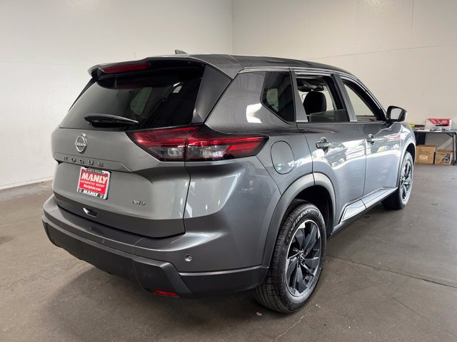 Used 2025 Nissan Rogue SV AWD/4WD image 3