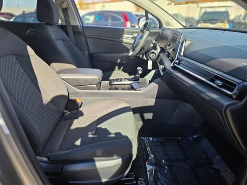 Used 2024 Kia Sportage LX image 10