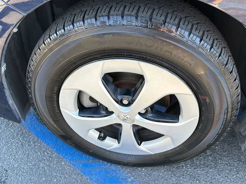Used 2013 Toyota Prius Two FWD image 18