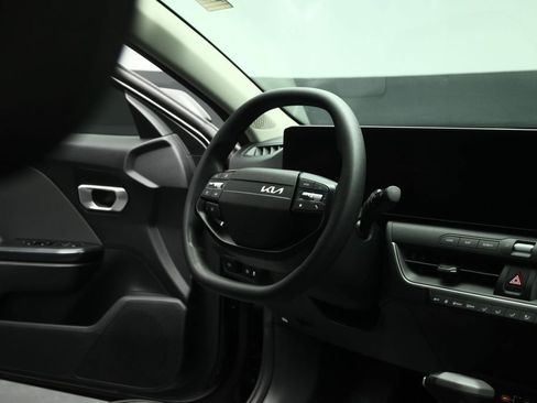 Certified 2025 Kia K4 LXS FWD image 63