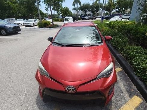 Used 2017 Toyota Corolla SE FWD image 2