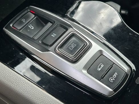 Used 2018 Honda Pilot Touring image 18