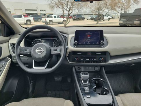 Used 2024 Nissan Rogue SV image 14