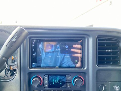 Used 2004 GMC Yukon XL SLT w/ Preferred Equipment Group RWD image 32