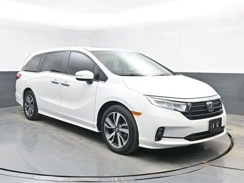 Used 2023 Honda Odyssey Touring image 2