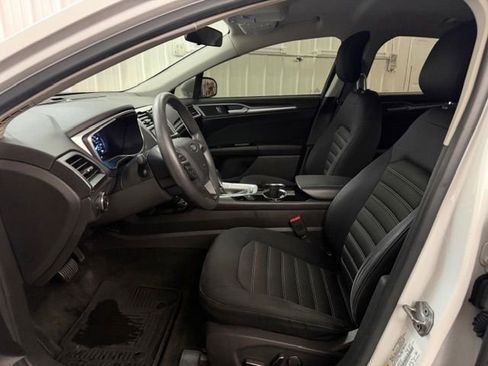 Used 2014 Ford Fusion SE image 4