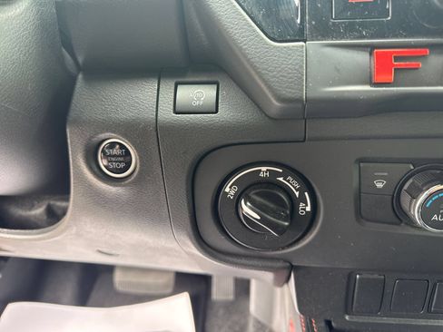 Certified 2025 Nissan Frontier PRO-4X AWD/4WD image 19