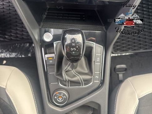 New 2025 Volkswagen Taos SE image 9