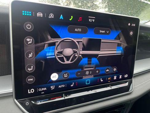 New 2025 Volkswagen Tiguan SE image 10