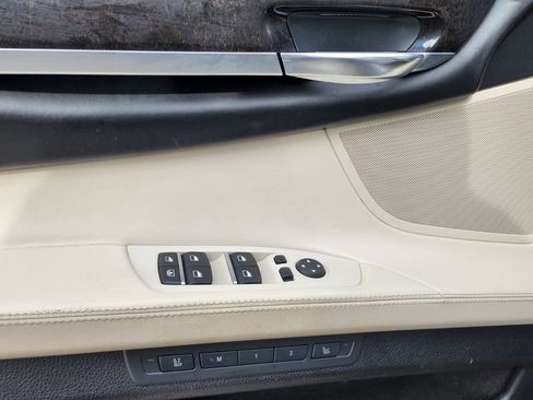Used 2013 BMW 750Li image 32