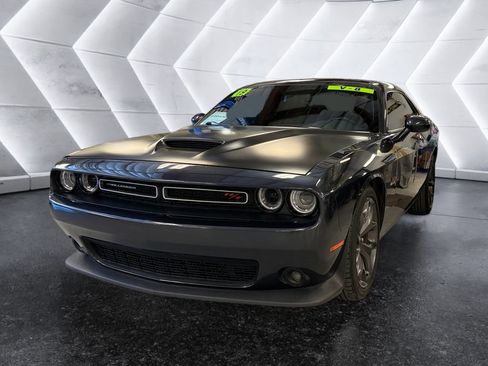 Used 2019 Dodge Challenger R/T image 3
