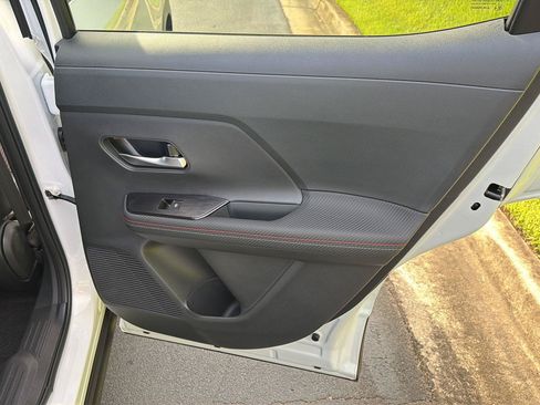 Used 2025 Nissan Kicks SR FWD image 14