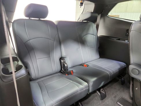 Used 2024 Buick Enclave Premium image 45