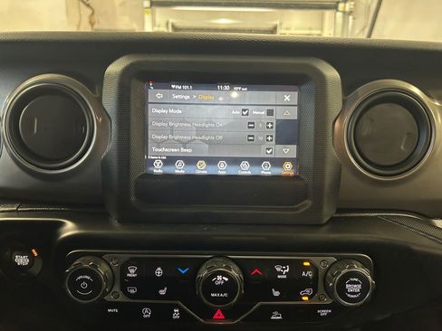 Used 2022 Jeep Wrangler Sport AWD/4WD image 21